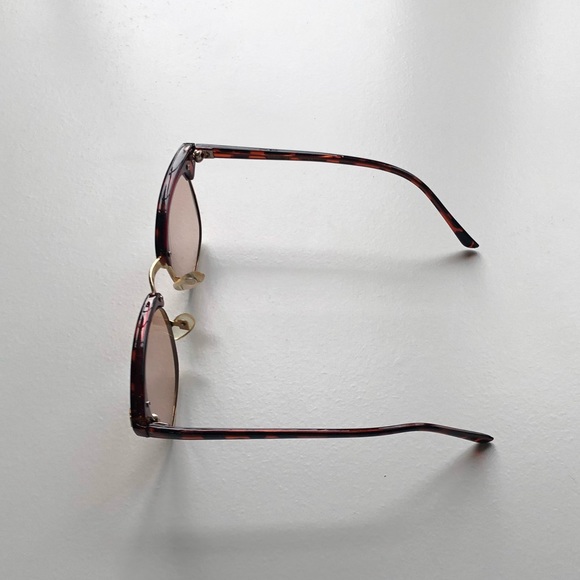 Tortoise Sunglasses - Picture 6 of 9